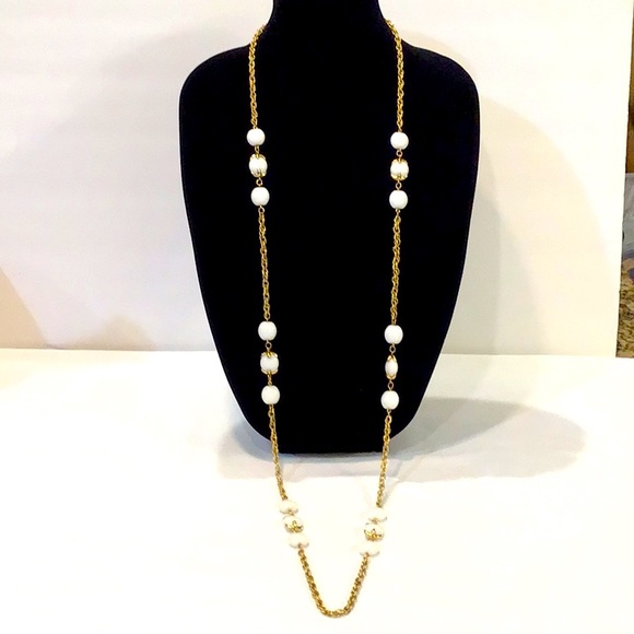 Three beautiful vintage long necklaces EUC - Picture 4 of 6